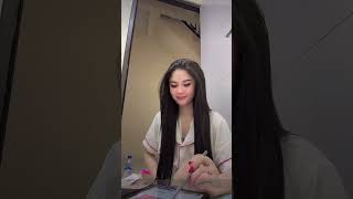 Elsa Live Talent No Bra