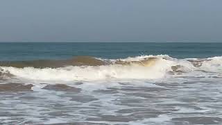 Trying to figure out how these waves are formed so beautifully!!! Calming beach sound #ASMR