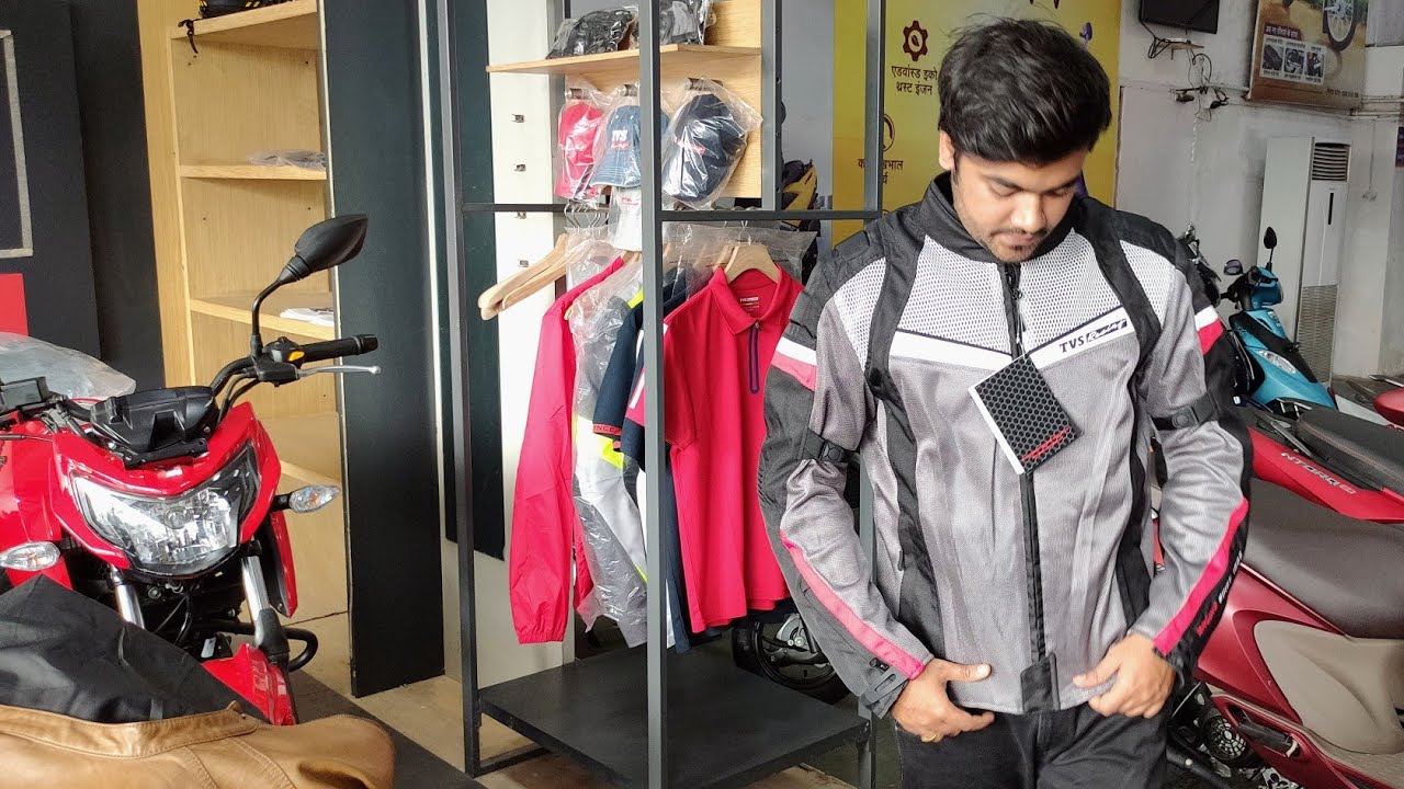 TVS Riding Gear & Apache RR 310 Public Reaction In Hazratganj Lucknow