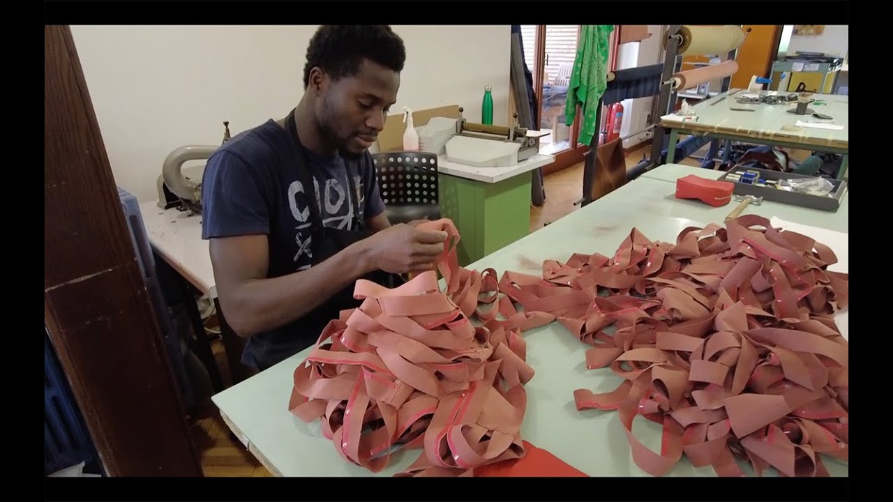 Handmaking Handmaking in Cartiera #3: l'assemblaggio - YouTube