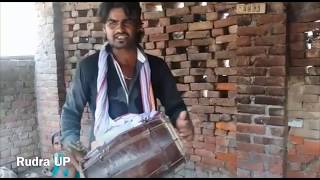 चौकियाँ धाम जौनपुर में मनमोहक गीत. कितना फ़ोन पे बताईं .....