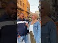 بيمشى ويقف ومعندوش رجلين 