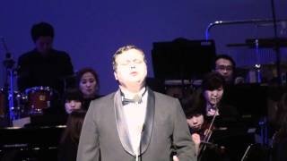 Paul Potts performs &quot;Moon River&quot; in Dae-Jeon, S-Korea