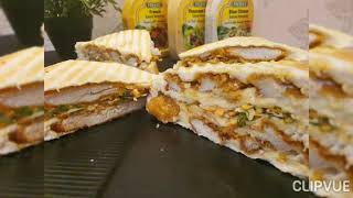 ساندوتش كلوب زنجر بالدجاج مع السلطه Chicken Zinger Club Sandwich with Salad