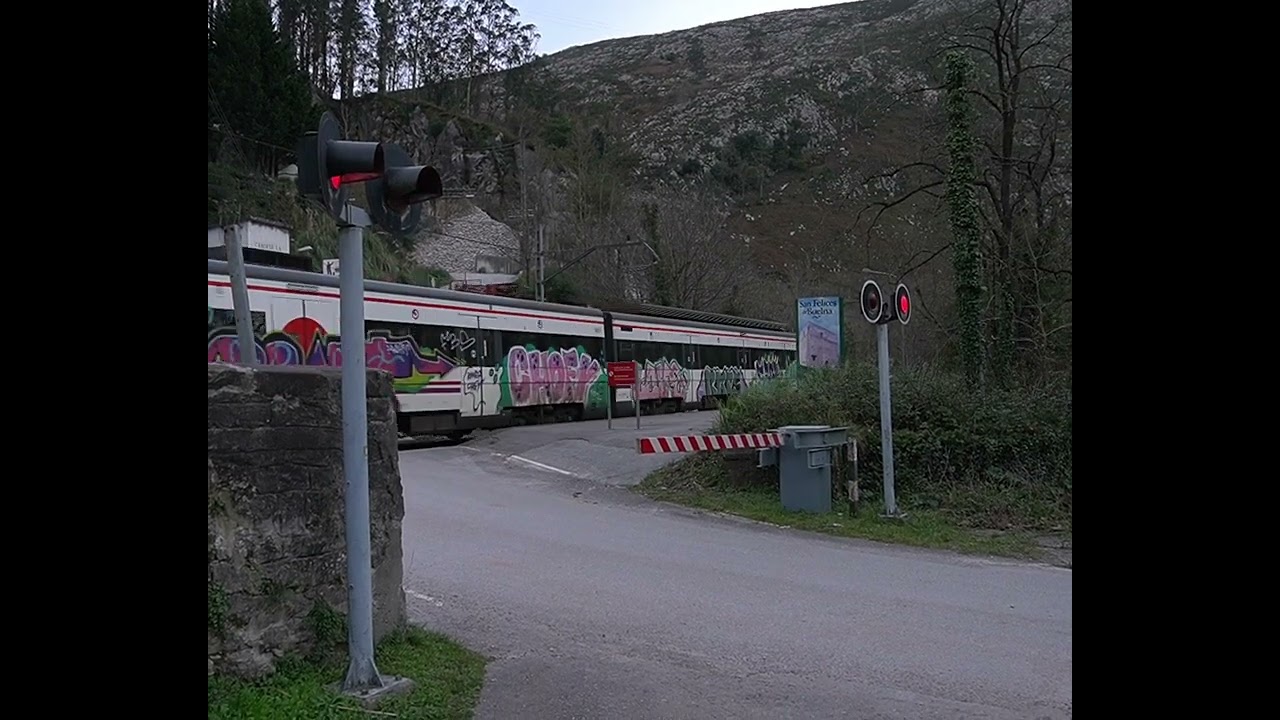 Paso a nivel en la estación de Las Caldas de Besaya. Cantabria