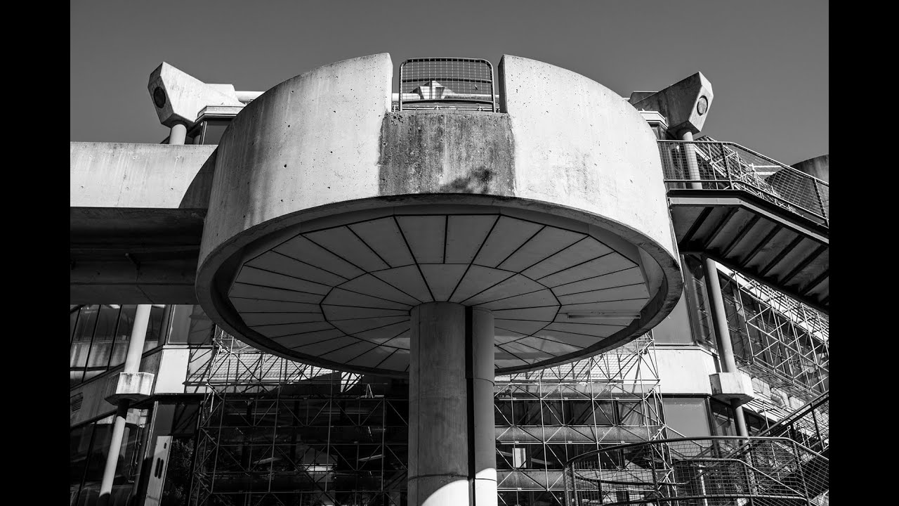 EDIFICE ADORNED Callam Offices by John Andrews with Sarah Ceravolo, photography by Rochelle Tissa