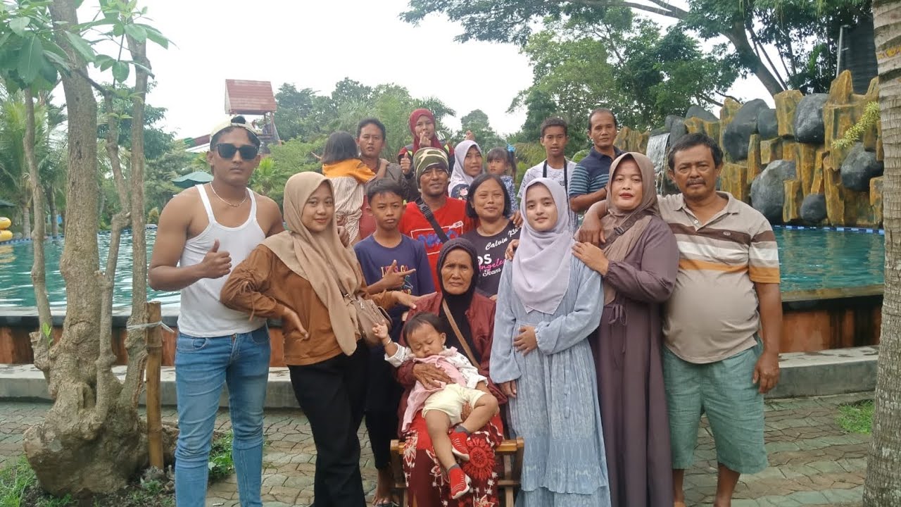 goes to NAVARA WATER PARK BONDOWOSO