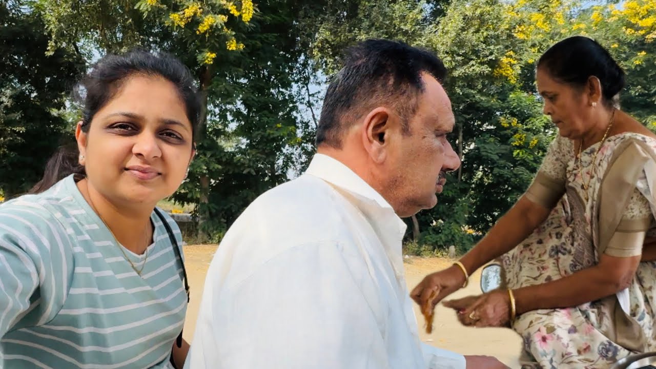 Me or papa nikle shopping karne kya laye mummy k liye?