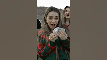 بس يبغالها فلوس حبيت اشارك بترند شو رأيك تصميمي لانا محمد 