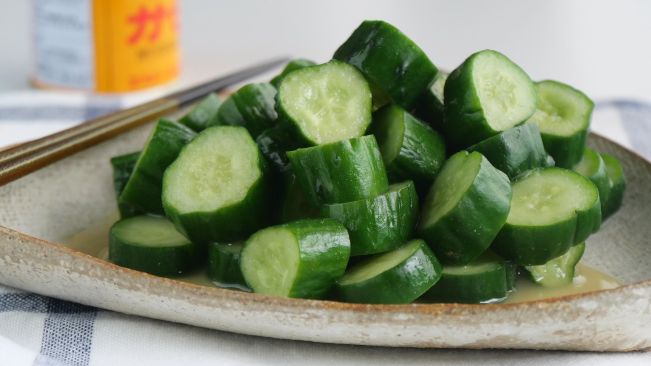 【 サラダ感覚♡きゅうり浅漬け】粉辛子でぴりっと。Easy Cucumber Pickles