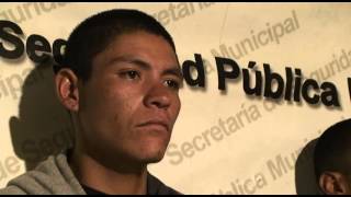 Municipales detienen a 2 sujetos acusados de asaltar transeúntes en Juárez
