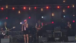 Download lagu Tante Carla Sex On Fire Tante Carla Sex On Fire