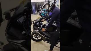 R15 V4 BLACK BIKE DELIVERY , WHATSAPP STATUS , reels  🤙🔥🔥 Resimi