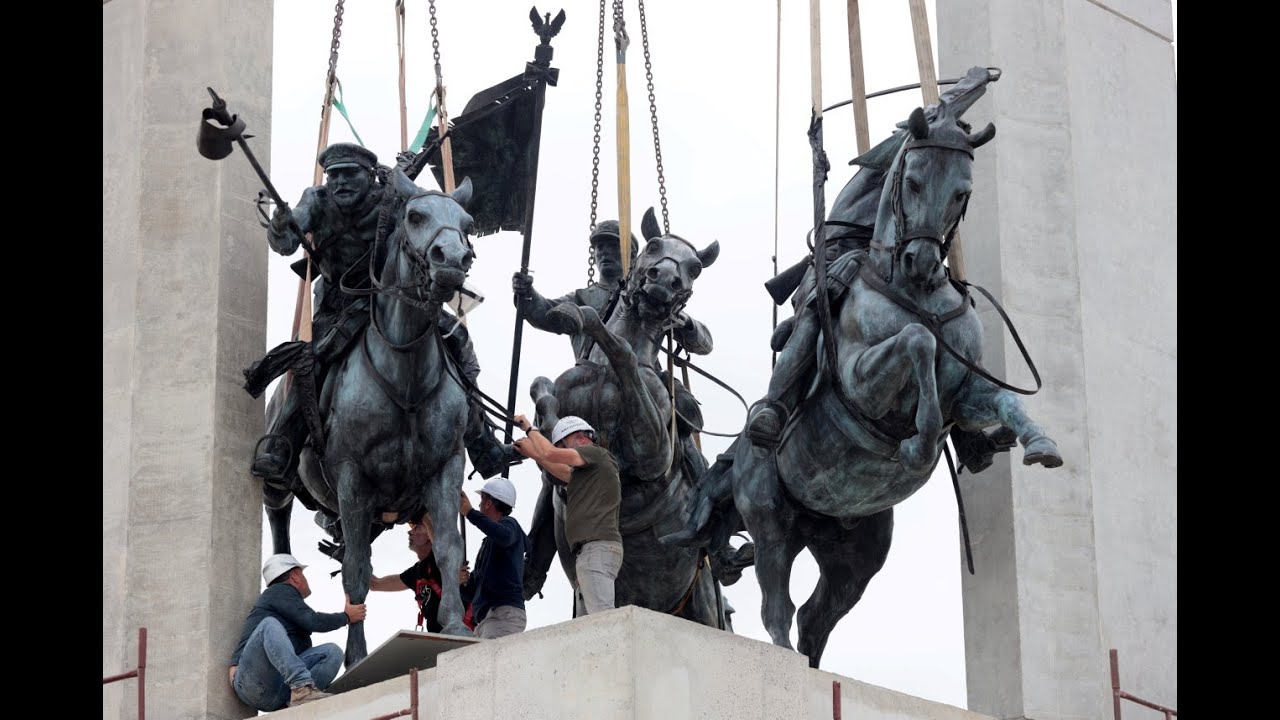 Montaż Pomnika Chwały Kawalerii i Artylerii Konnej w Wolicy Śniatyckiej