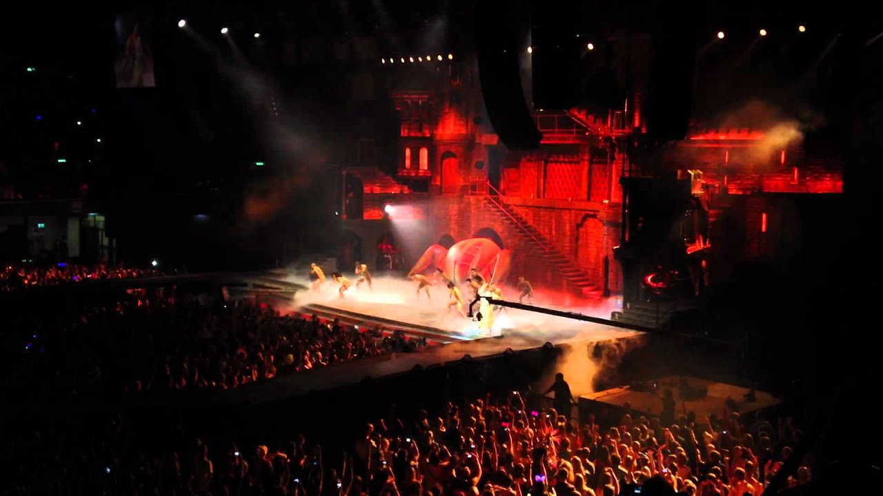 Lady Gaga -  Born This Way (LIVE Stadthalle Vienna)