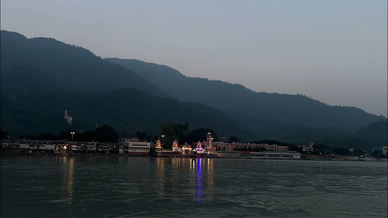 YOG NIKETAN | Shatrughan Ghat Aarti 🏔️ 🛕 | RISHIKESH VLOG CONTINUATION