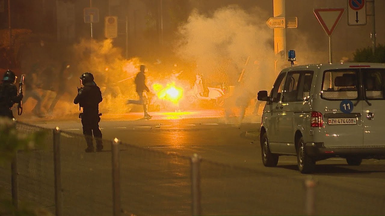 Zürich ZH: Polizeieinsatz wegen Auseinandersetzungen zwischen Fussballfans