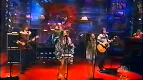 Sheryl Crow & Liz Phair - "Soak Up The Sun" (Live)...