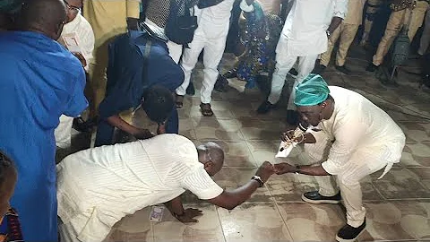 MOMENT IYA RAINBOW'S SON PROSTRATED FOR PASUMA AT HIS MOTHER'S 80TH BIRTHDAY