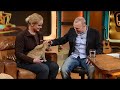 Mit süßem Löwenbaby kuscheln - TV total