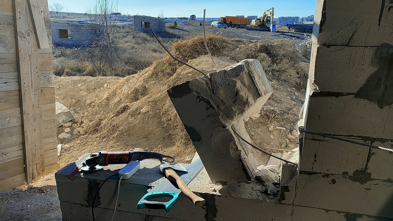 Демонтаж подоконного блока. Панорамная перепланировка. Нам прокладывают ...