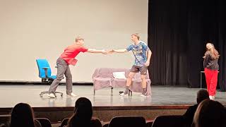 Gimnazija Sisak - izvedba predstave "Bum-tras, ljubavni spas!" na gradskoj smotri LiDraNo