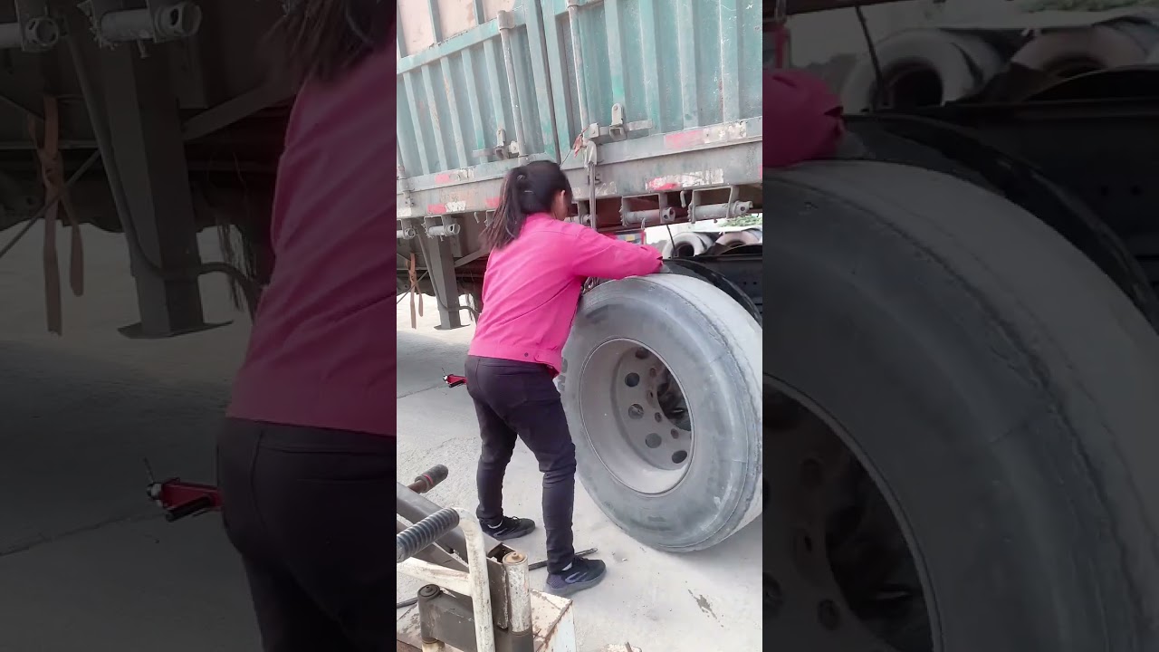 Strong Woman Changing a Truck Tire Like a Pro! 🚛🔥 | Girl Power 💥