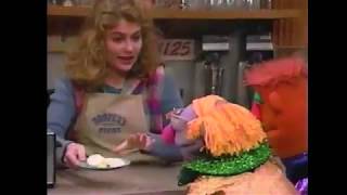 Sesame Street - Aliens learn about breakfast