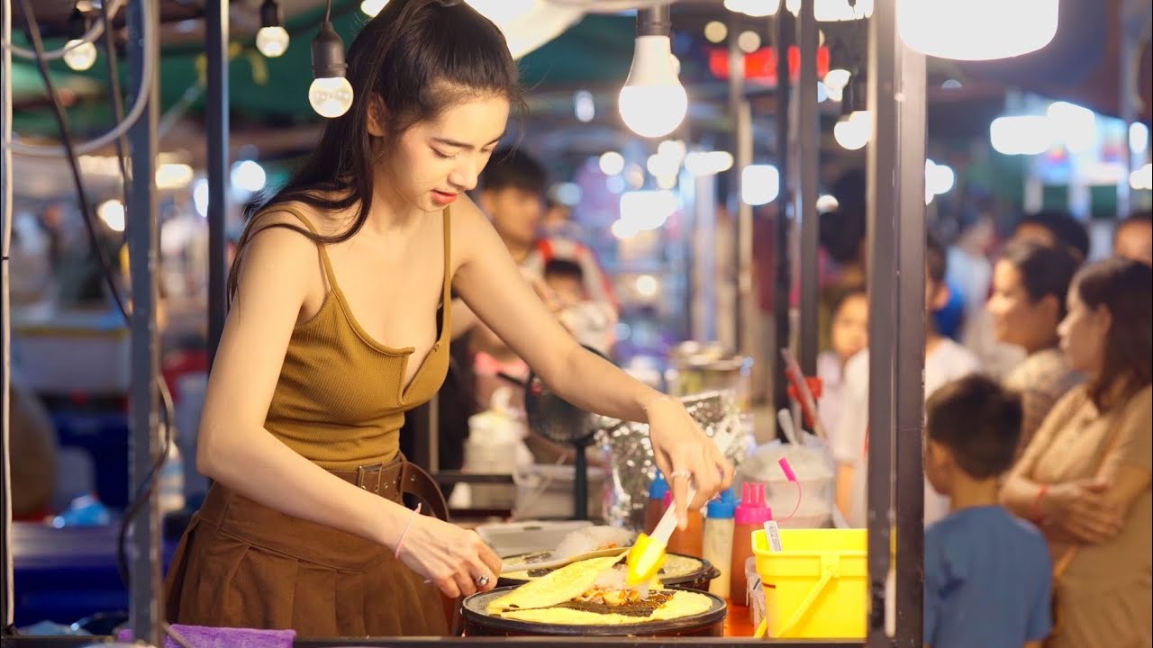 ⁣The Most Beautiful Omelet Lady In Vientiane | Laos Street Food