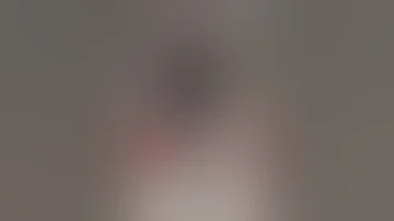 بنت في مول تشلح ملابس 