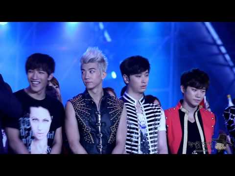《Fancam》120825 Yeosu 한중콘서트(대기타는 우영&ending 합동무대) Wooyoung