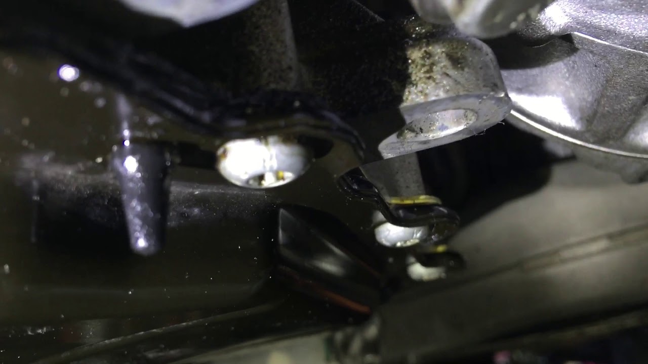 Porsche Panamera 4.8 V8 engine oil leaks [2010 Panamera oil pan leak