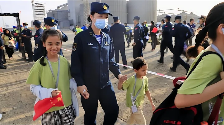 苏丹撤侨中国海军女兵在行动/Female Chinese navy soldiers carry out evacuation operations in Sudan【中国海军苏丹撤侨】 - 天天要闻