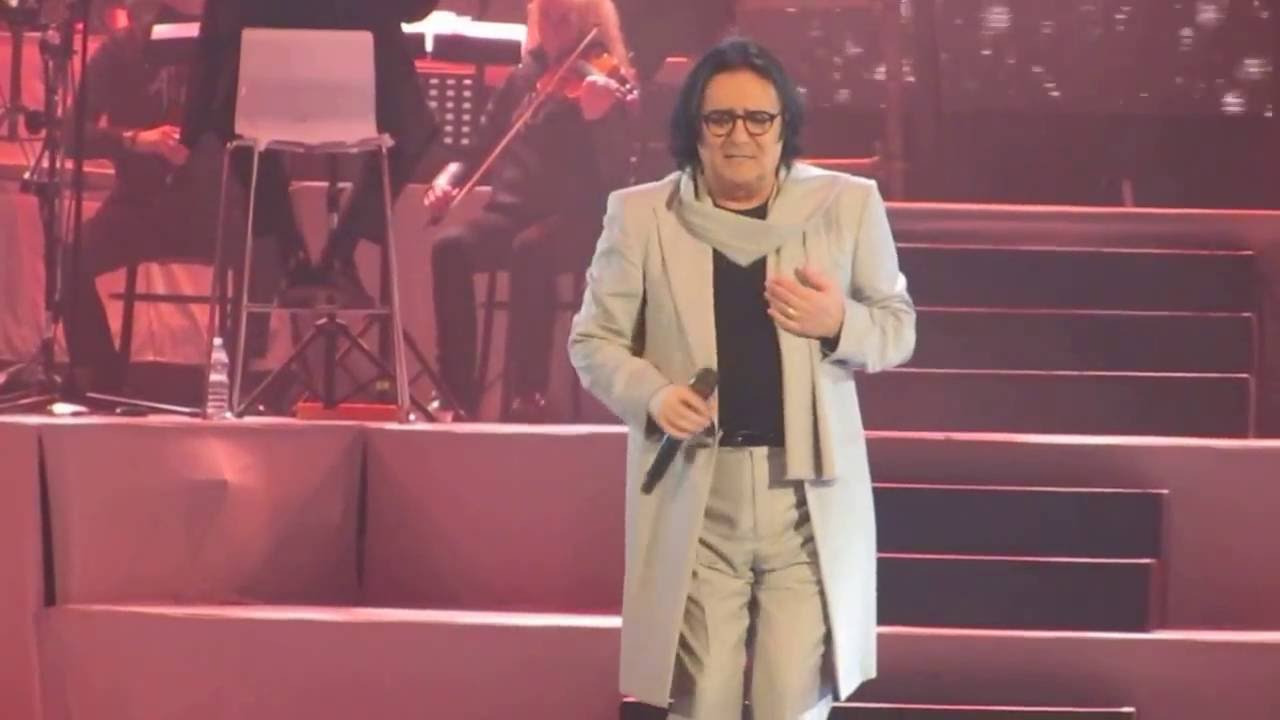 "Mentre aspetto che ritorni" - Renato Zero all'Arena di ...