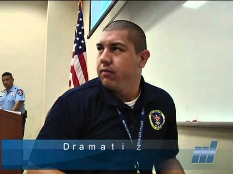Video: Hur lång är HPD Police Academy?