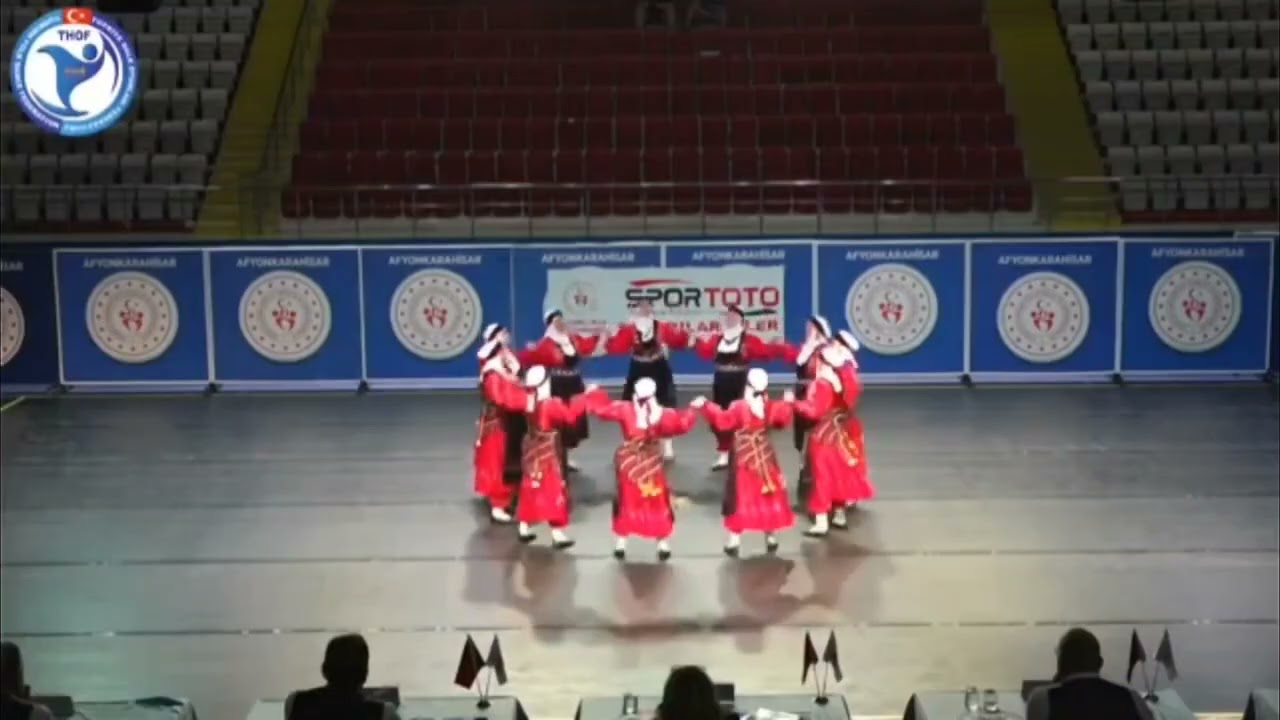 Dünden Bu güne Halk oyunları.Artvin Kız Ekibi.