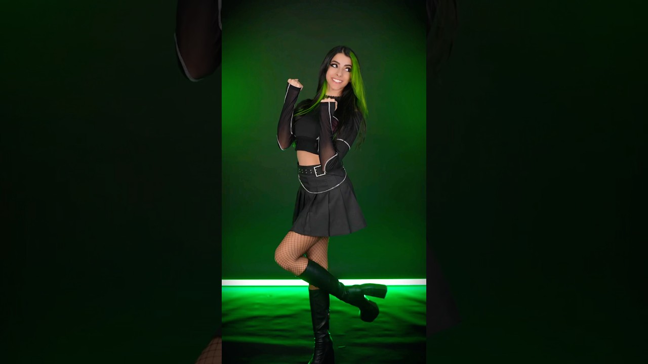 Cry for me 💚 #foryou #helpmemakethismakesense #trending #gothclub #emo #dance #cosplay