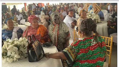 SEE SH0©K IN SAJE & FALI'S FACES AS GBOGBO BIZ GIRL(ENIOLA BADMUS)GO ON HER TWO KNEES TO GREET THEM