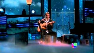 Video voorbeeld van "Ricardo Arjona recibe el Premio a la excelencia en Premio lo Nuestro"