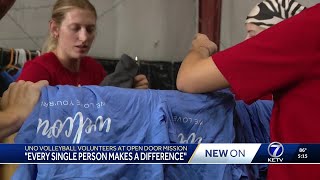 'Every single person makes a difference': UNO volleyball volunteers at Open Door Mission