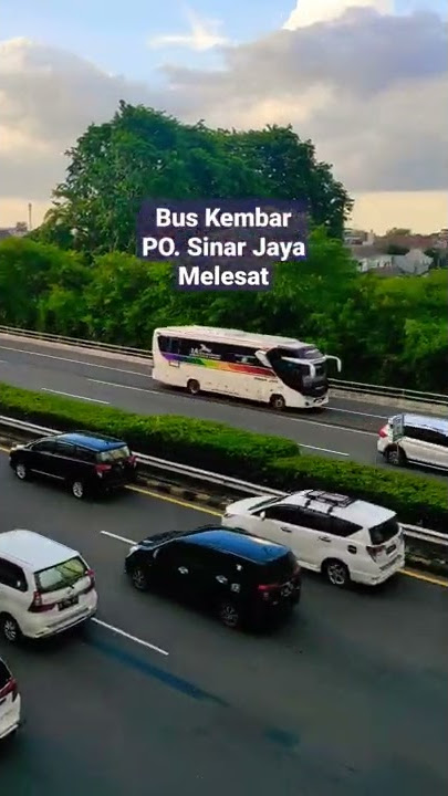 Tik Tok Bus Kembar PO. Sinar Jaya Melesat di Toll Cawang #bismania #shorts #sinarjaya #tiktok