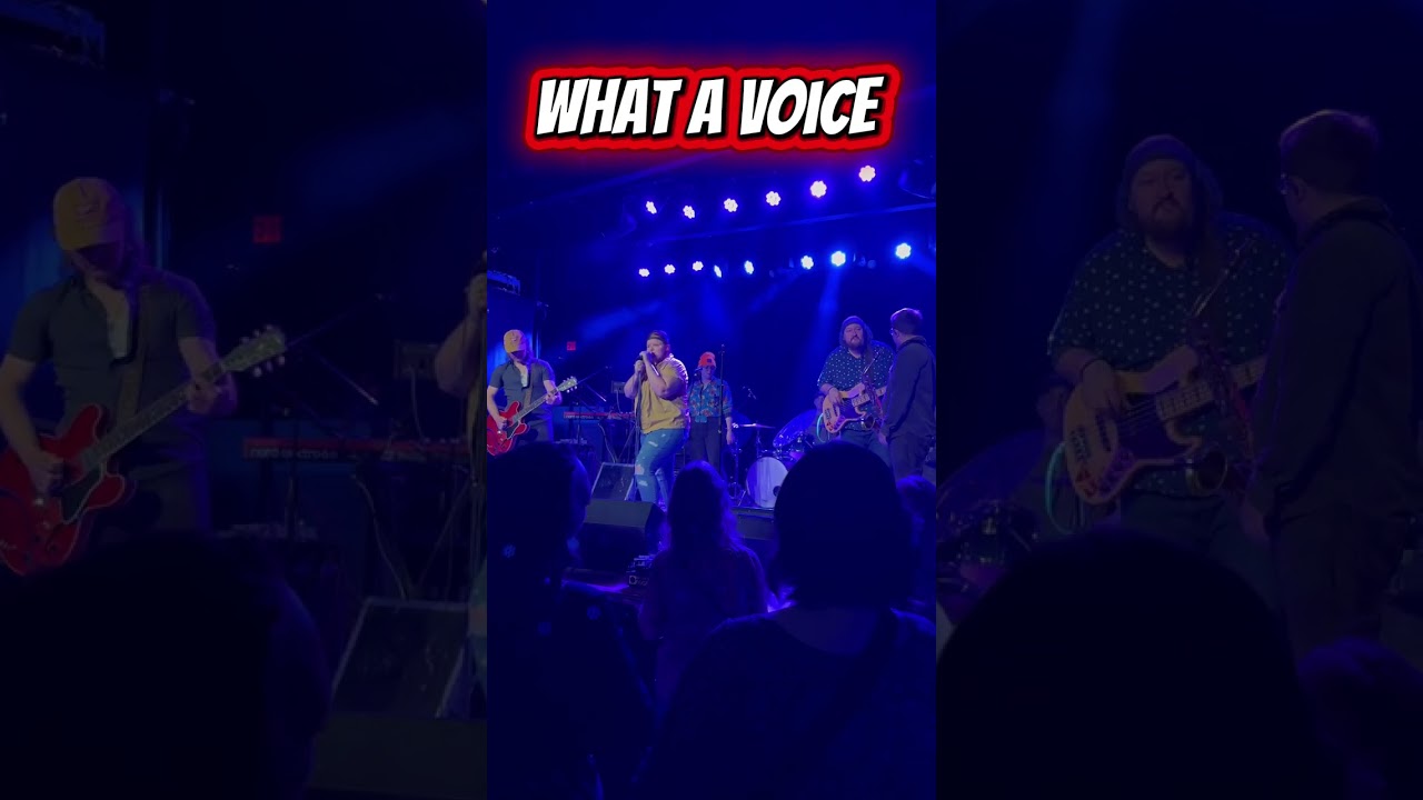 Mae Simpson live 12/12/25 in Madison, WI at the Majestic Theatre. 