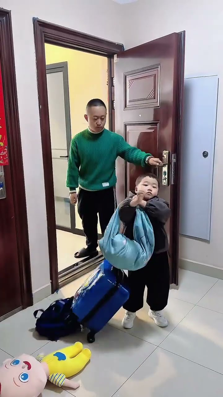 人类有幼崽离家出走，爸爸你来真的呀！#Cute baby#Cute#呆萌小米宝#聪明宝宝#萌娃#整蛊#测试