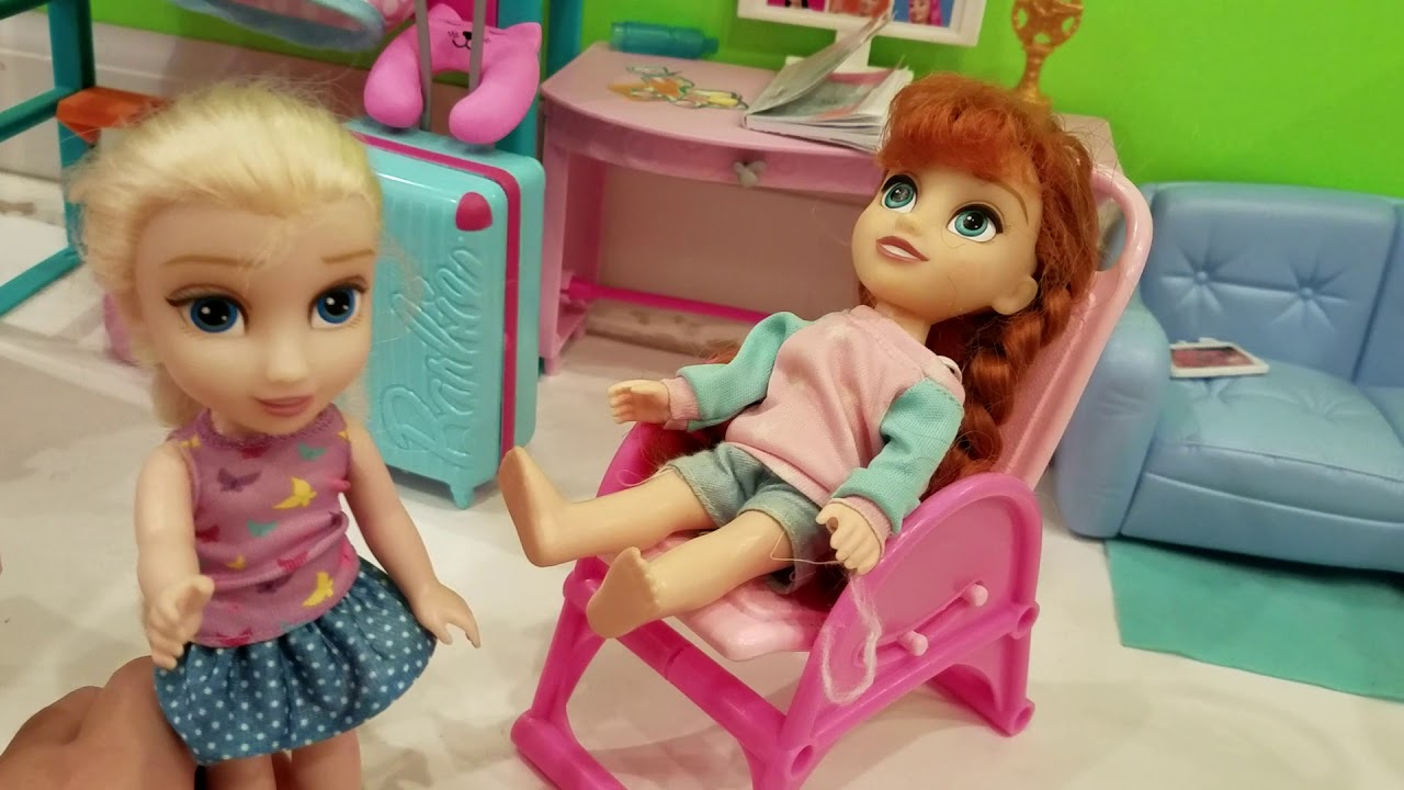 Elsia and Anya want to sleep on the top bunk at the hotel YouTube