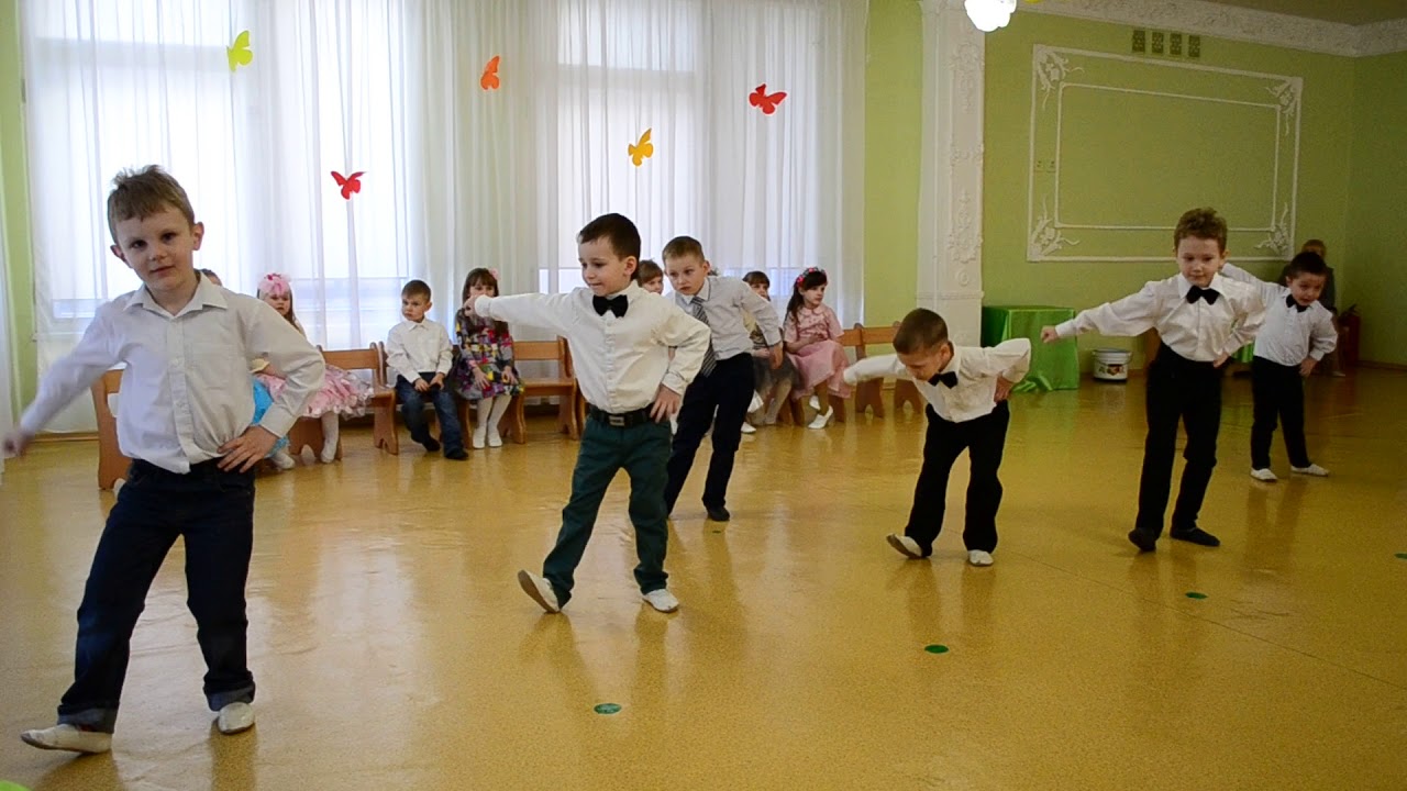 Танец крутые пацаны в детском. Танец мальчиков в детском саду. Танец мальчиков на выпускной в детском. Дети танцуют в садике. Танцы для детей в детском саду.