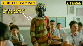 ALASAN MEMAKAI HELM : TERLALU TAMPAN & GADIS YANG MELIHATNYA BISA PINGSAN (Alur Cerita Film)