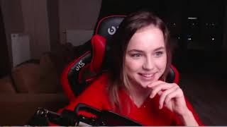 Anna Deni̇z Pirt Yapiyor