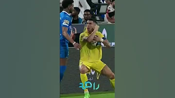 ضرب كرستيانو رونالدو للاعب الهلال علي البليهي 