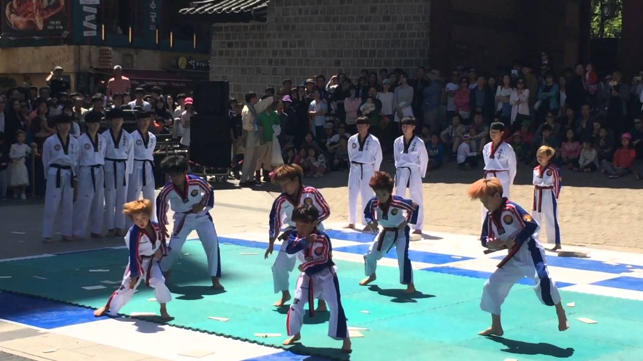 BTS, EXO, 2PM...K-Pop meets TaeKwonDo! Seoul Square TKD performance