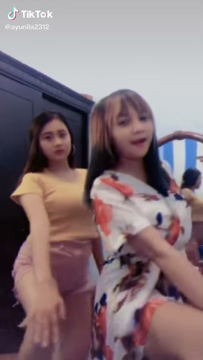 Goyang pantat super aku kocok ya